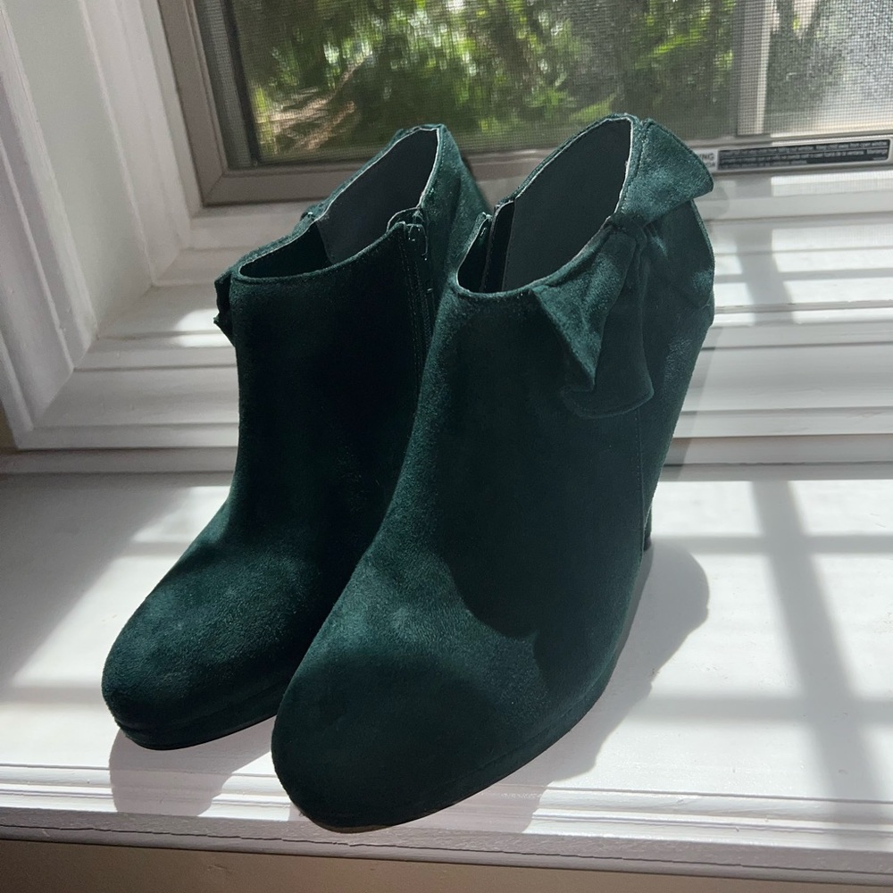 Impo Patricia booties hunter green. Size 8